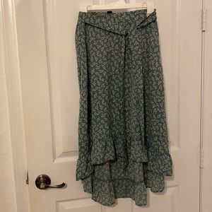 Adorable high-low flowy long skirt.